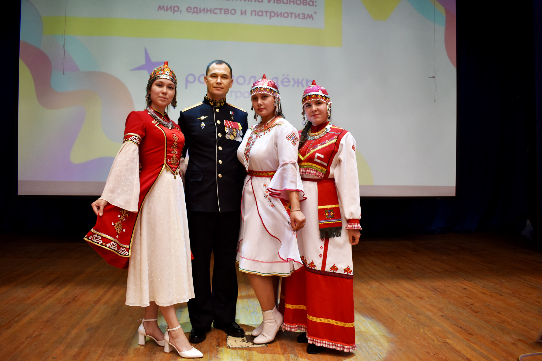 Çамрăксене тăнăçлăх, пĕрлĕх тата патриотизм ыйтăвĕсем канăç памаççĕ