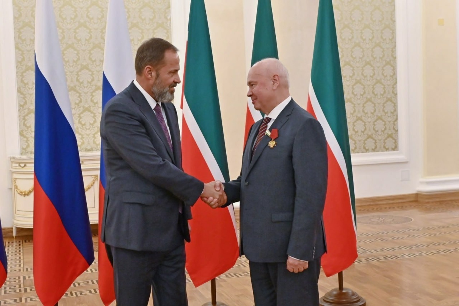 Игорь Комаров Пушкăртстан парламенчĕн спикерне орден парса чысланă