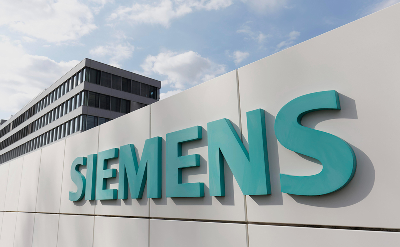 Siemens концерн Раççей рынокĕпе сывпуллашать