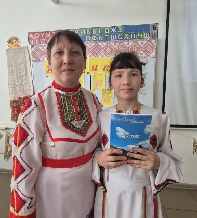 Конкурса хутшăннисем Яков Ухсай сăввисене вуларĕç