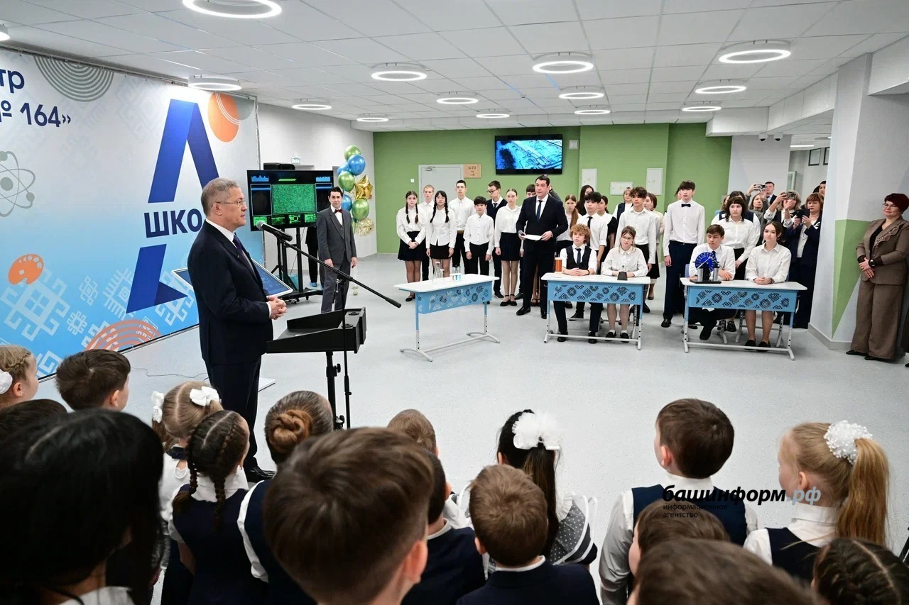 Раççей правительствин вице-премьерĕ Пушкăртстан Пуçлăхне çĕнĕ шкулшăн тав тунă