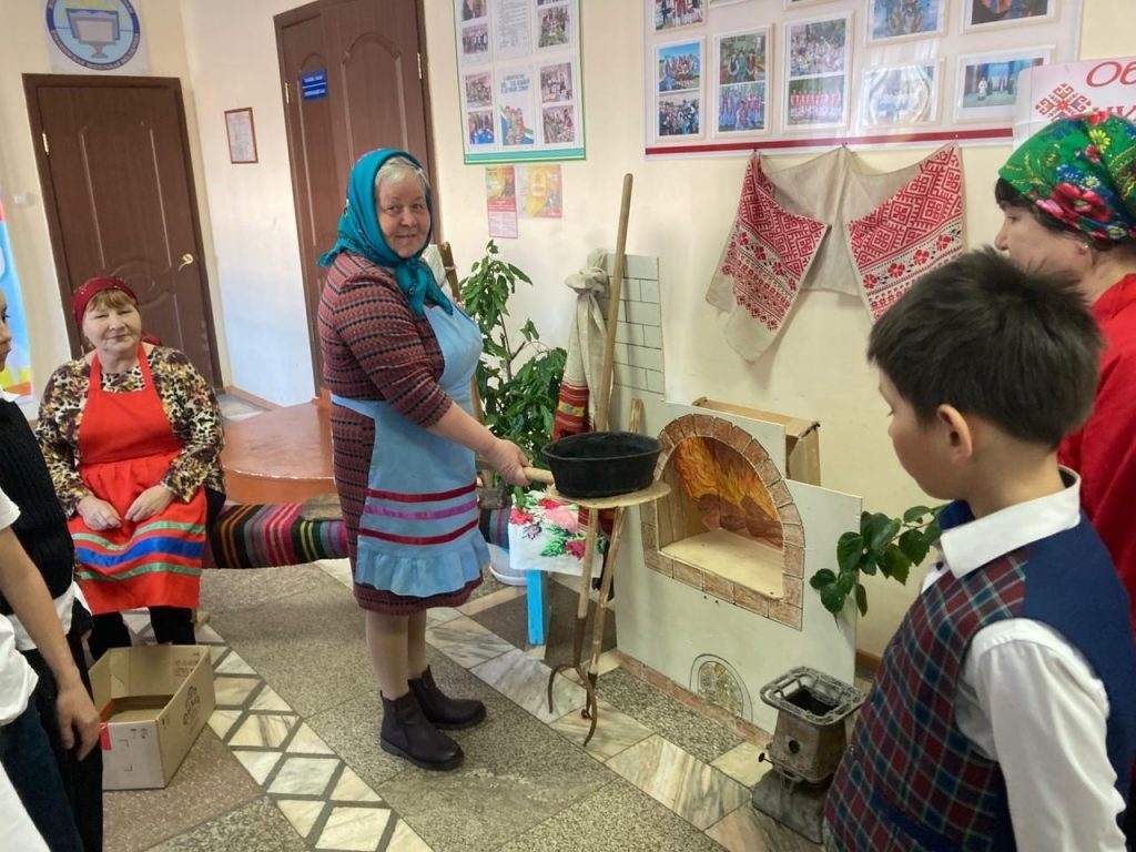 Ăçта йăла-йĕркесене тытса пыраççĕ, унта хаваслă пурăнаççĕ