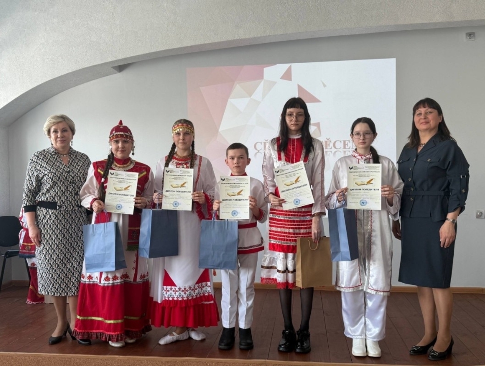 «Янăравлă чĕрĕ сăмах» пултаруллисене палăртрĕ