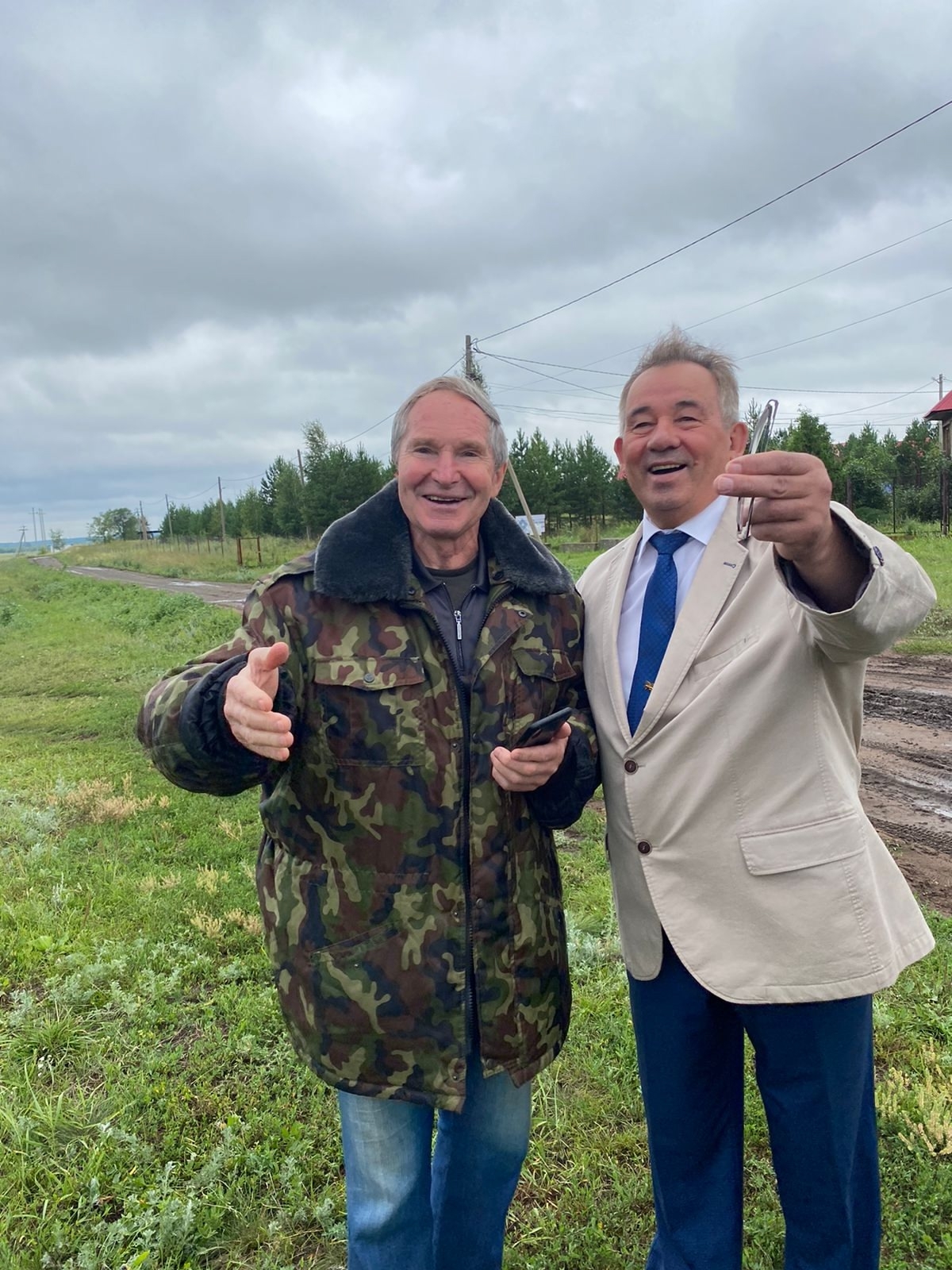 «Çак ачасен куçĕсенче пулас пилотсене куратăп»