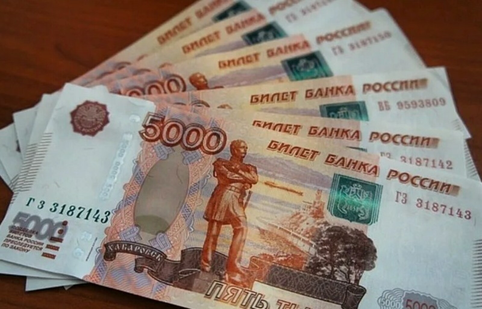 Директор çумĕсене  30 пин тенкĕ хушса тÿлĕç