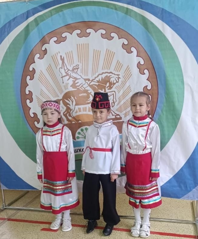 Шăпăрлансем илемлĕ вулав урлă  тăван тăрăха юратма хăнăхаççĕ