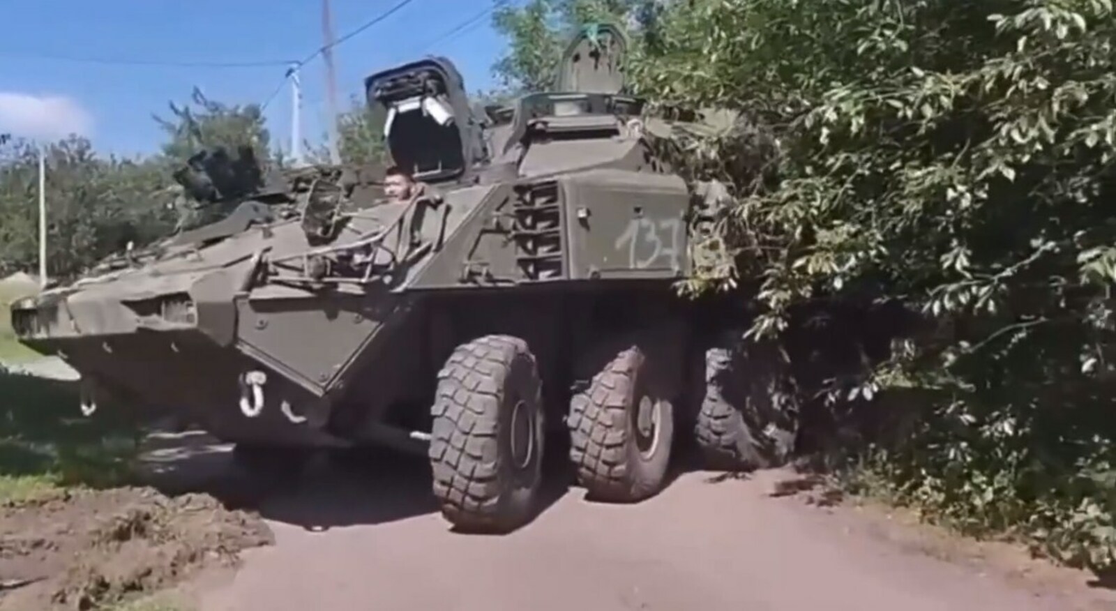 Пушкăртстан салтакĕ Британи БТРне вăрласа тарнă