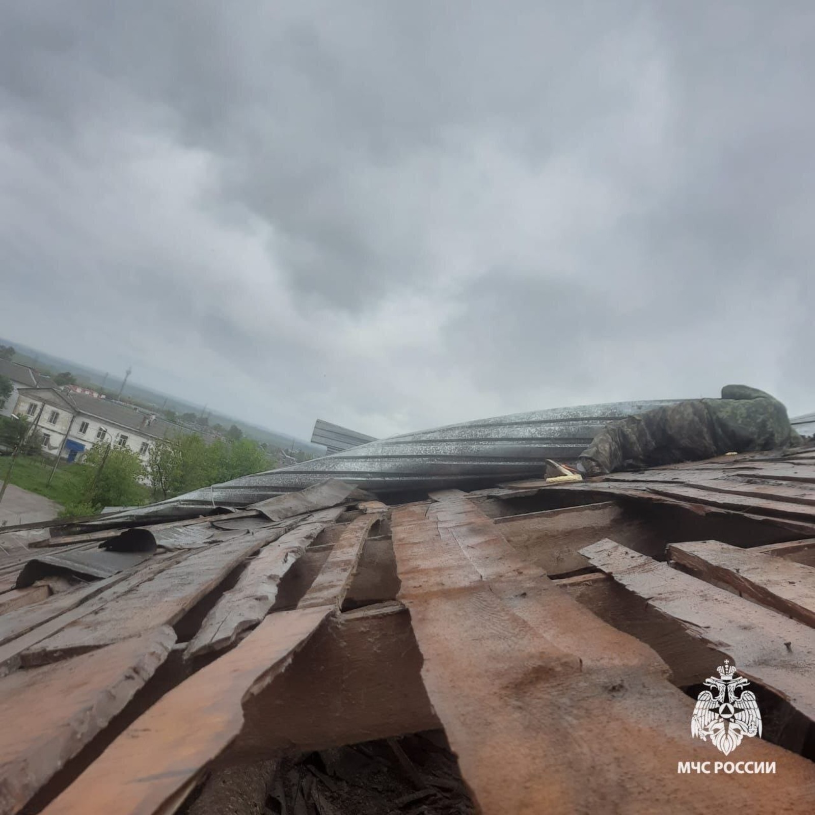 Вăйлă çил çуртсен тăррисене илсе пăрахнă