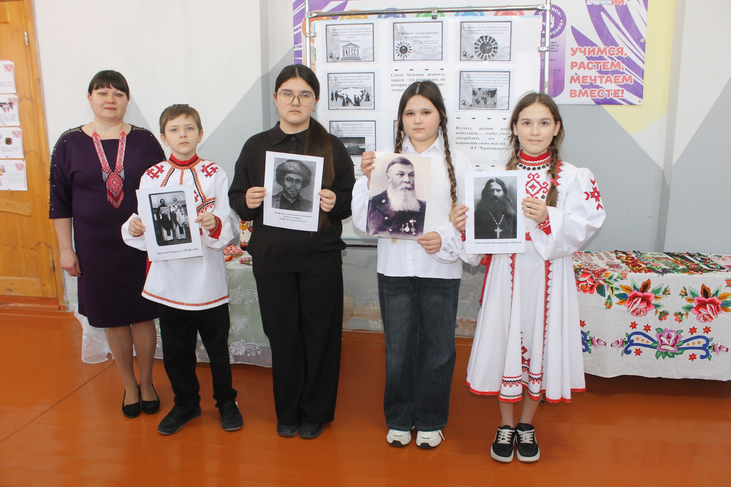 Февраль уйăхĕн 21-мĕшĕ – Пĕтĕм тĕнчери тăван чĕлхе кунĕ