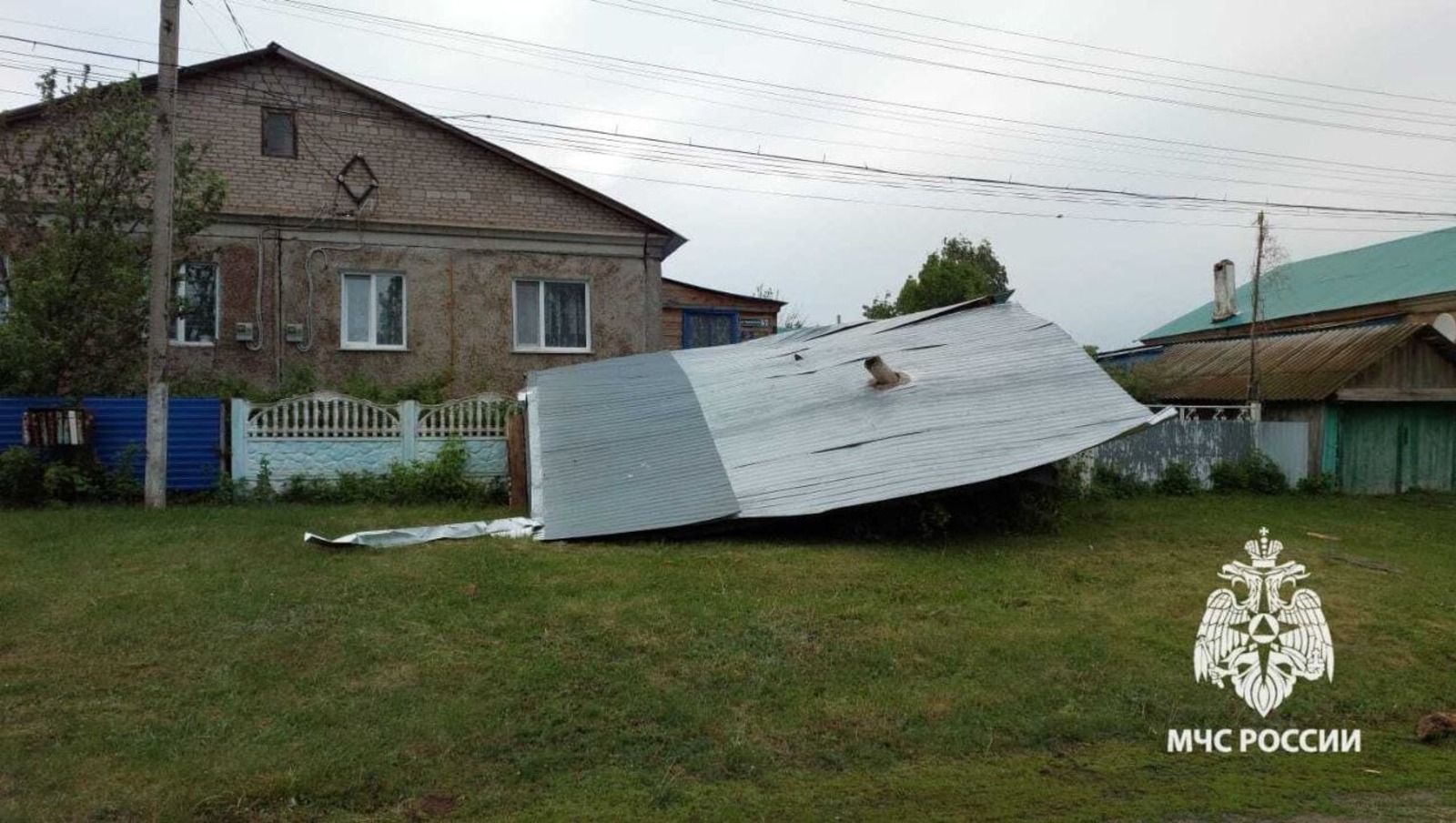 Вăйлă çил çуртсен тăррисене илсе пăрахнă