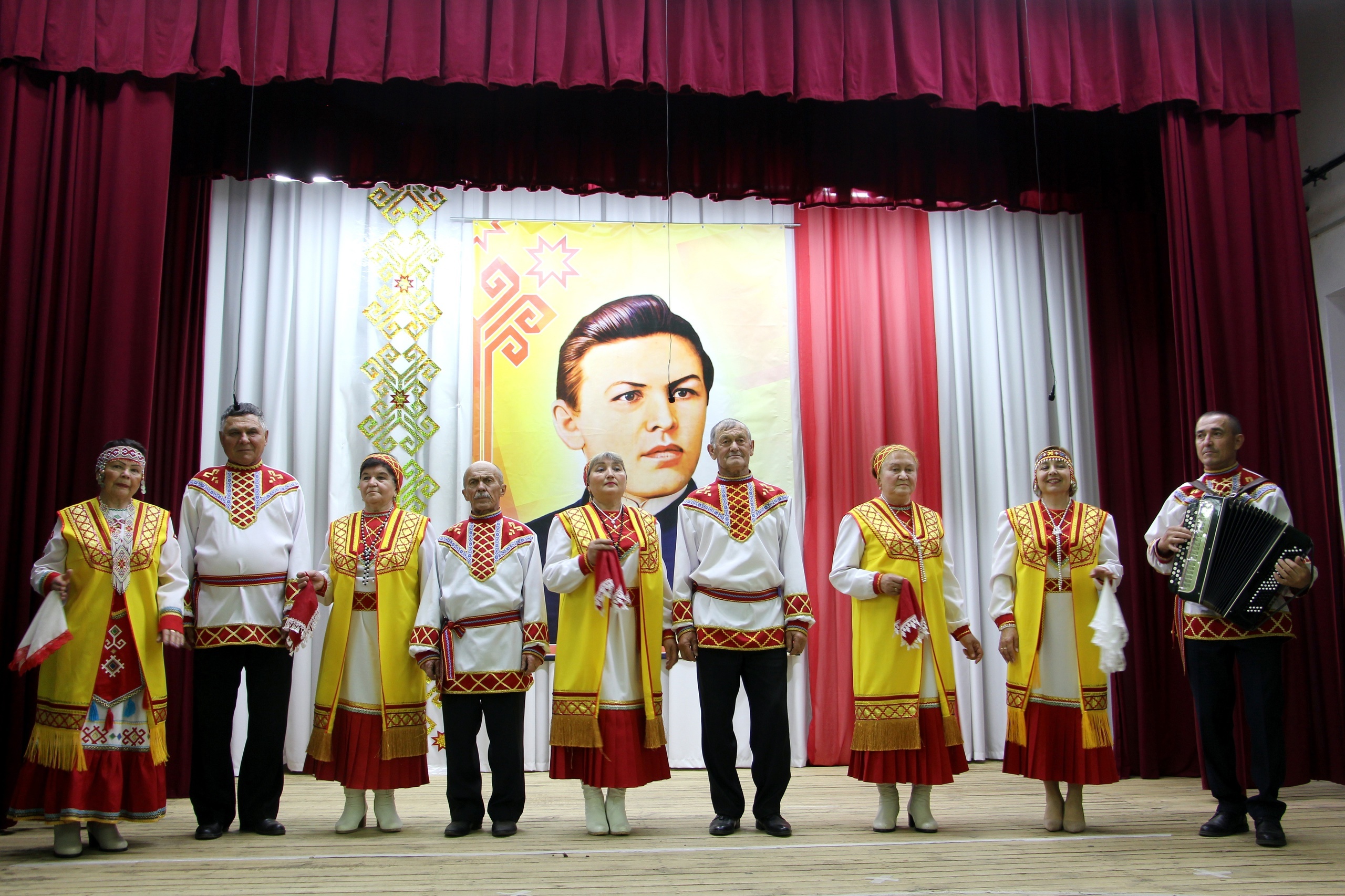 «Кĕçтенттин шурă кăвакарчăн пулса таврăнчĕ-тĕр»