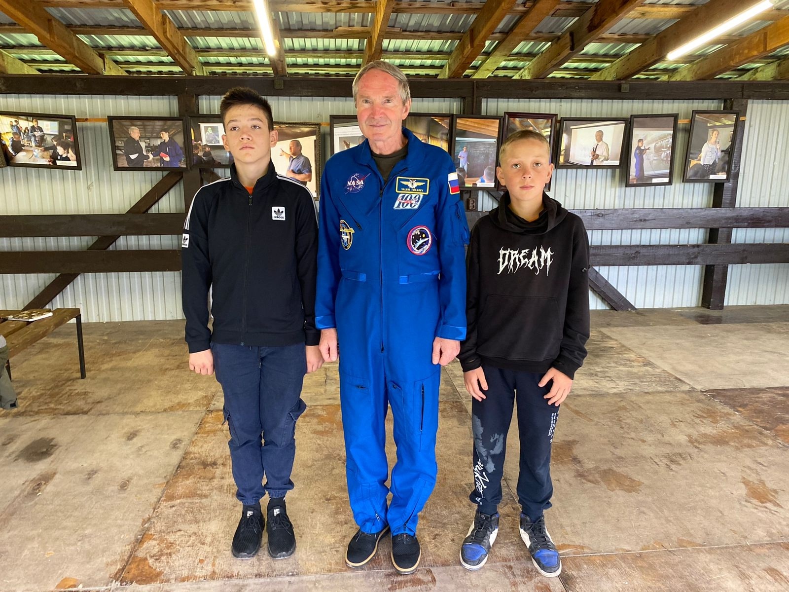 «Çак ачасен куçĕсенче пулас пилотсене куратăп»