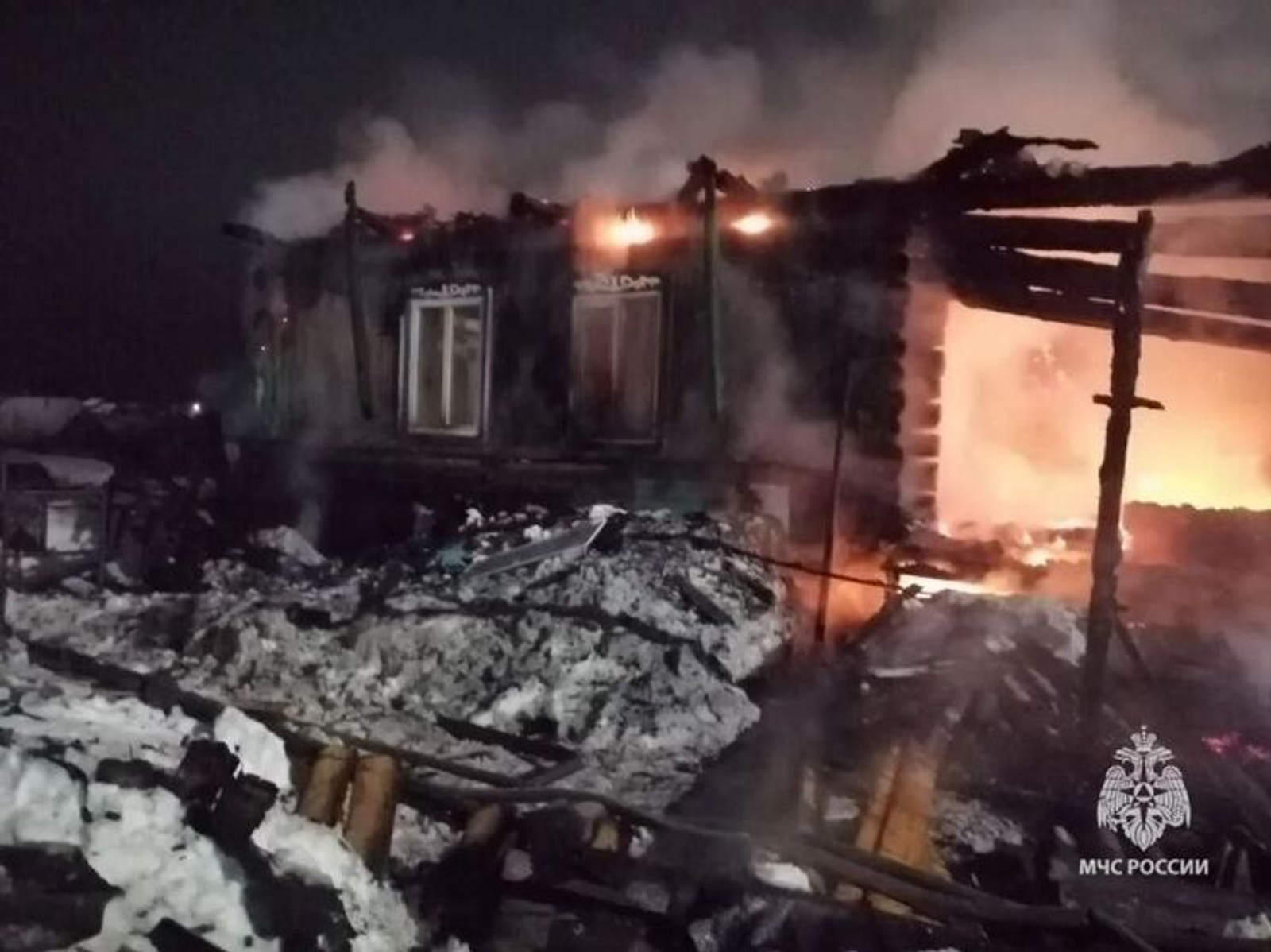 Пушар нумай ачаллă çемьен çуртне тĕп тунă