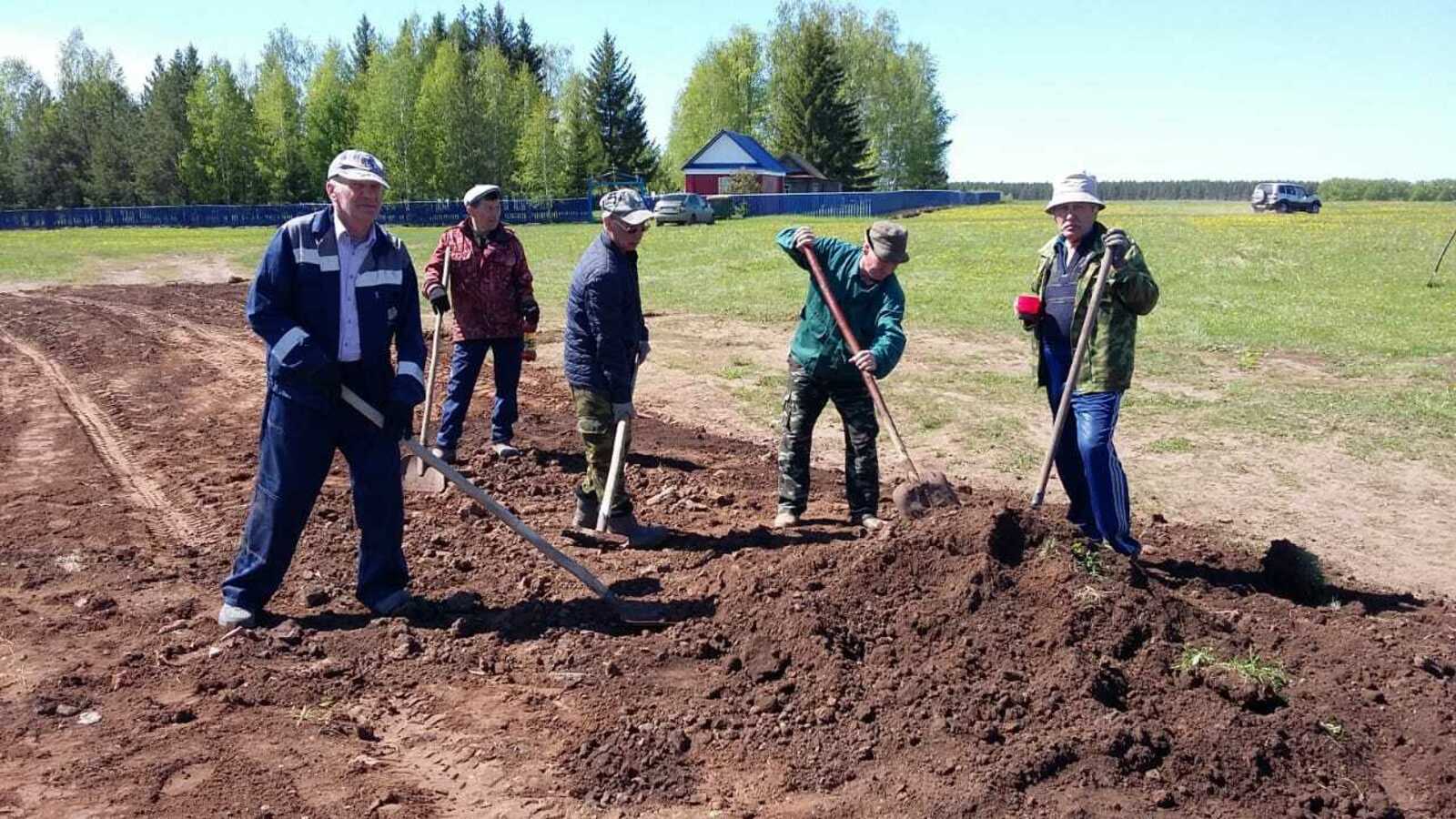 Хурамалсем вырăнти çула хăйсен вăйĕпе юсанă