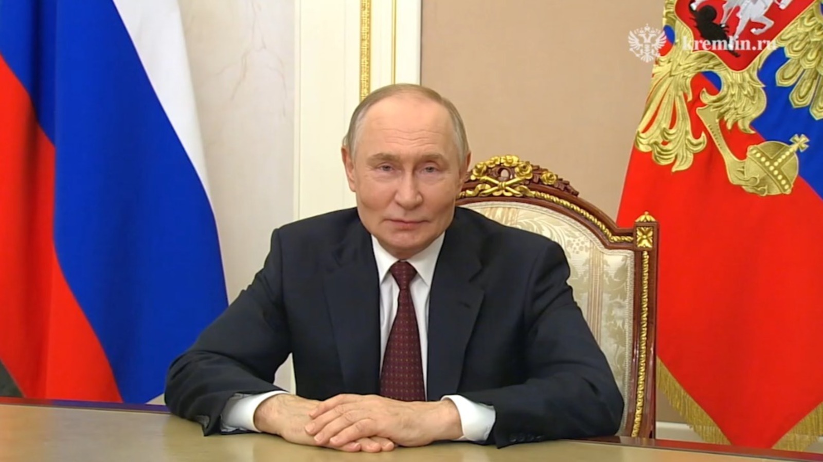 Раççей Президенчĕ вĕрентекенсене професси уявĕпе саламлăнă