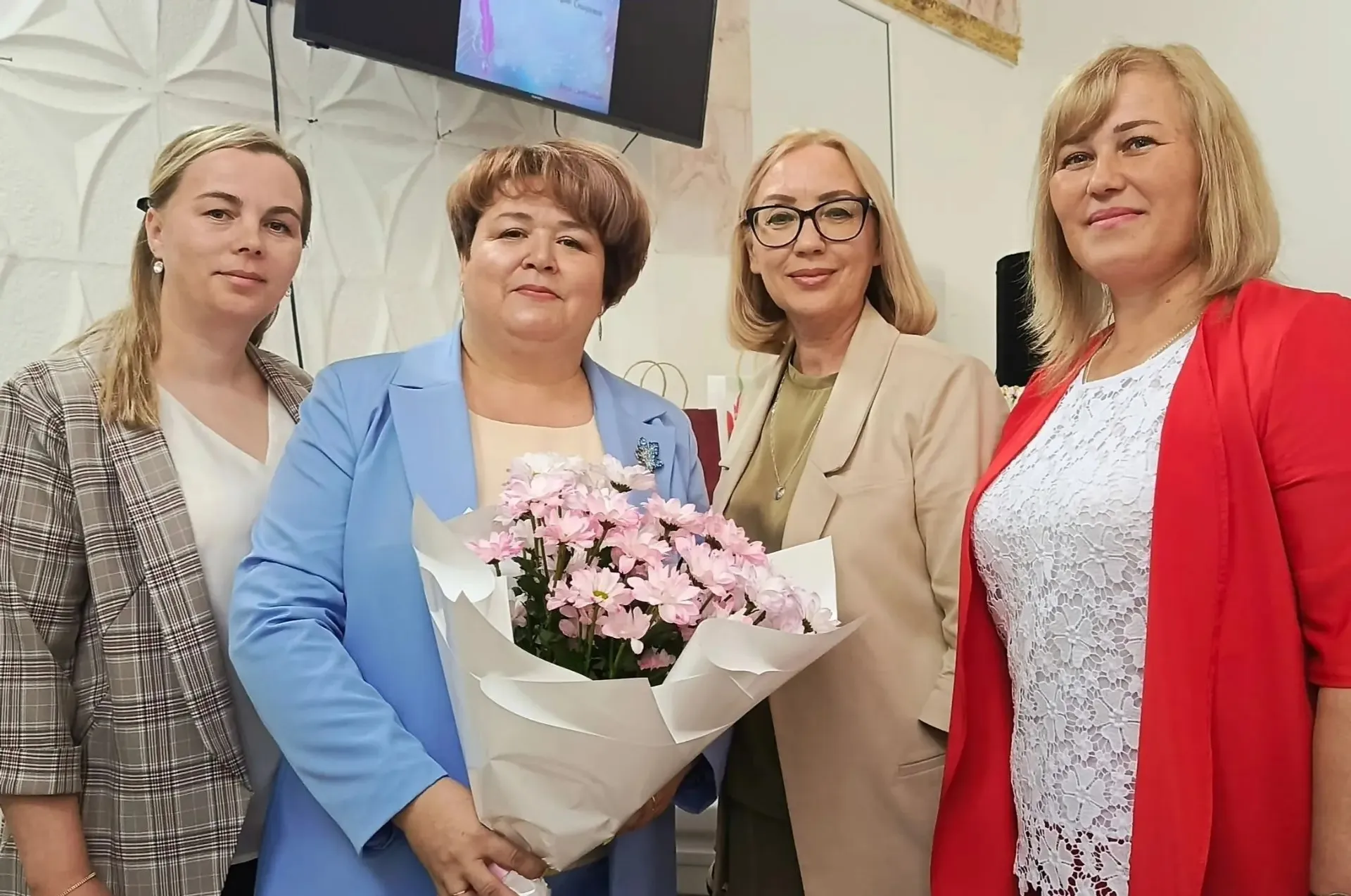 «Манăн тĕнче  сăмахсемпе юрăсенчен тăрать»