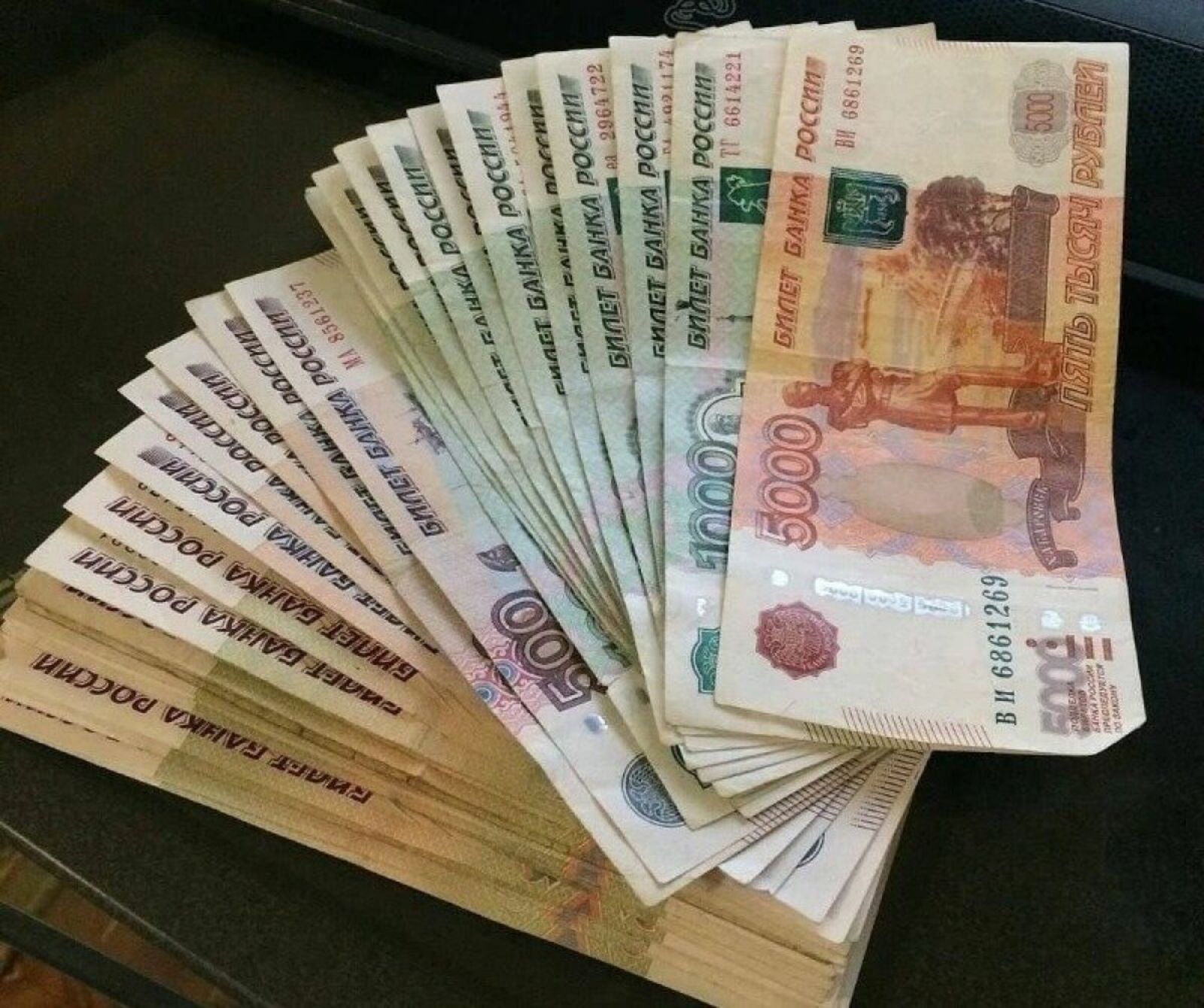 Асламăшĕн  икĕ миллион тенке яхăн укçине вăрланă