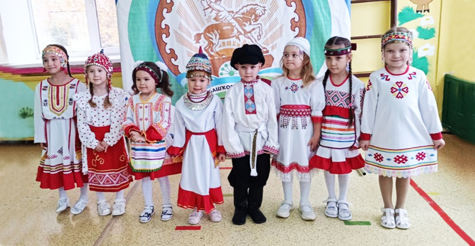 Шăпăрлансем илемлĕ вулав урлă  тăван тăрăха юратма хăнăхаççĕ