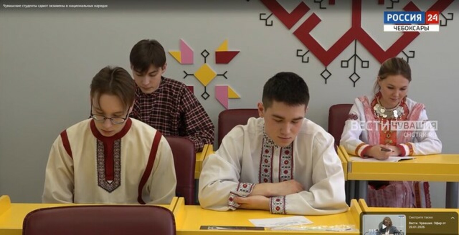 ЧПУ студенчӗсем экзамена чӑваш тумӗпе пыраҫҫӗ