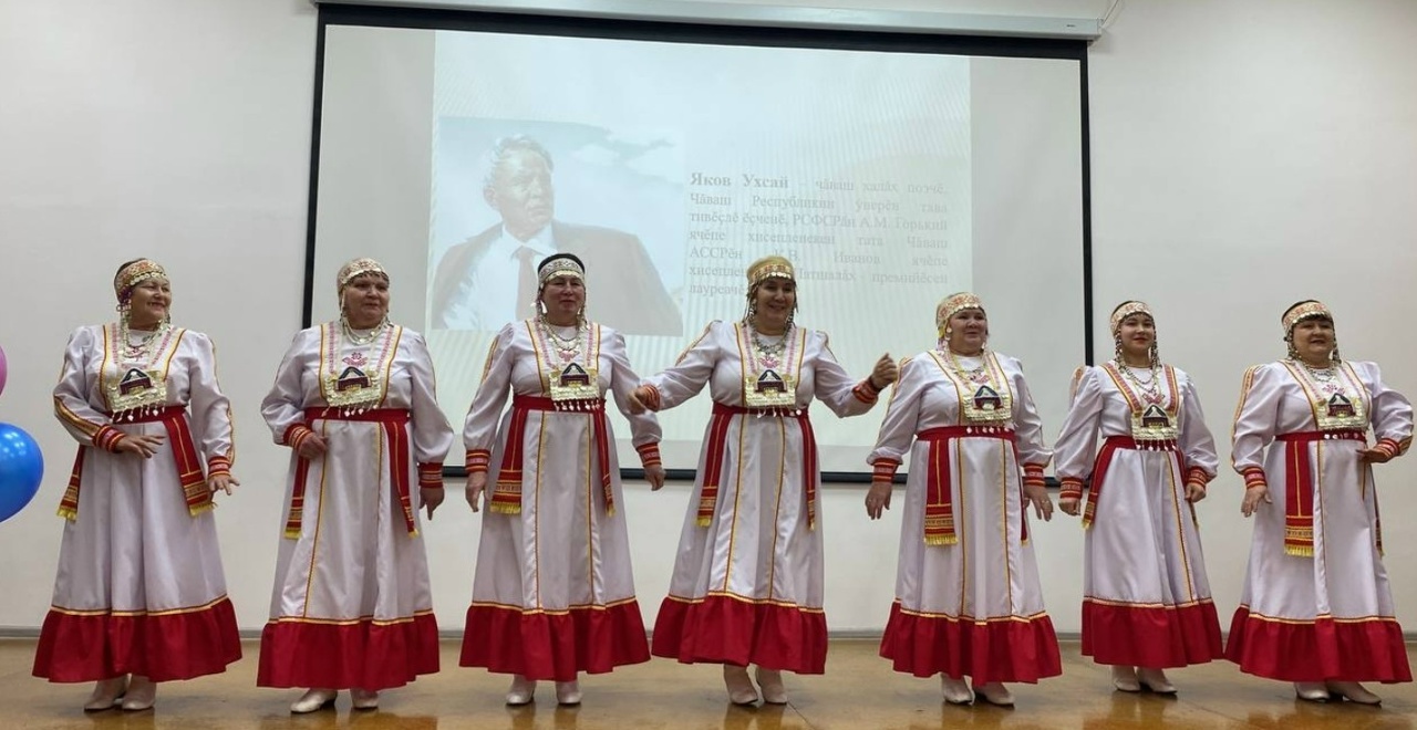 Конкурса хутшăннисем Яков Ухсай сăввисене вуларĕç