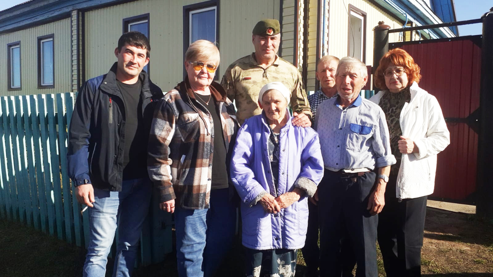 Ашшĕпе амăшĕ шанăçпа пурăнаççĕ