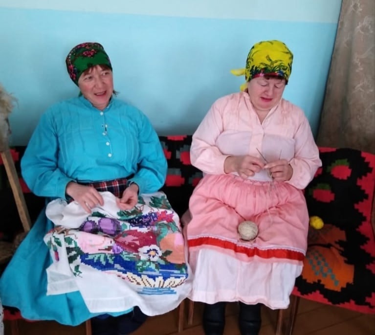 Халăх йăли-йĕрки – пурнăç йĕрки. Çакна кайраклăсем асра тытаççĕ