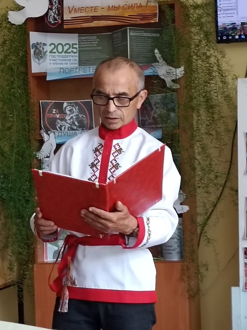 Дина Гаврилова çыравçăпа тĕл пулни.  Хушăлкара çуралнă ыйтусемпе хуравсем