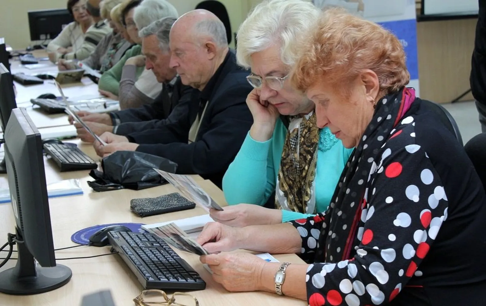 Икĕ пине яхăн пенси çынни валли ĕç тупнă