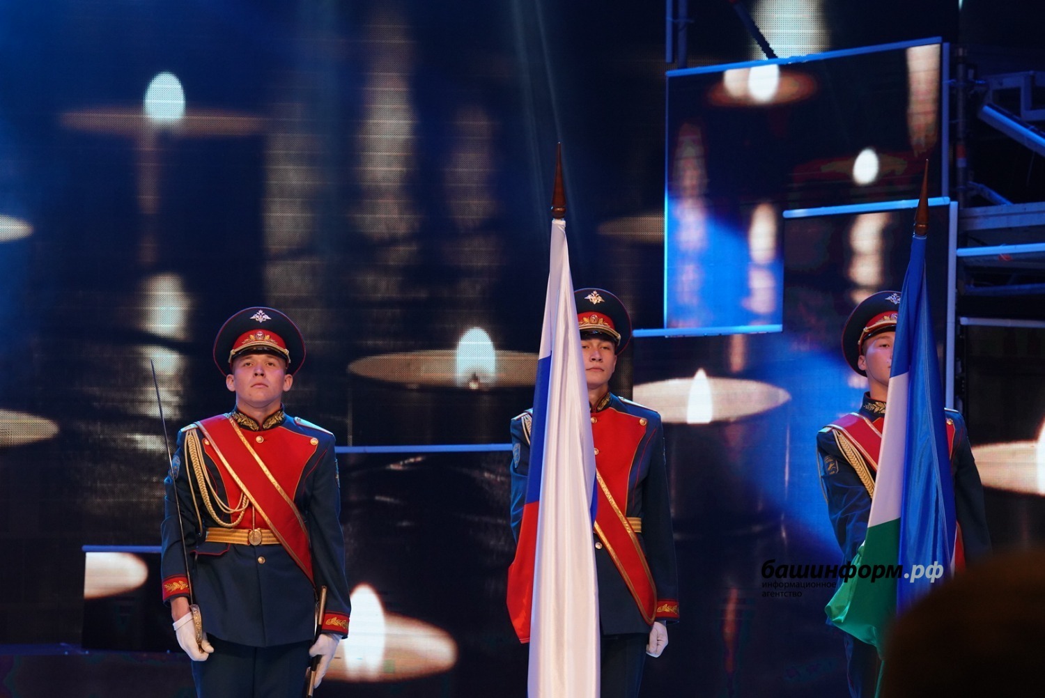 Радий Хабиров Пушкăртстанра пурăнакансене Республика кунĕпе саламланă