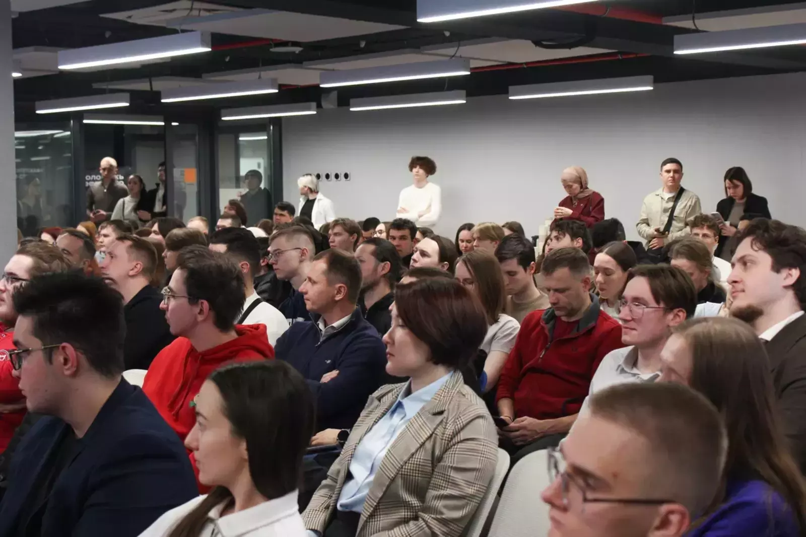 Более 200 студентов представили свои стартапы на тренд-сессии