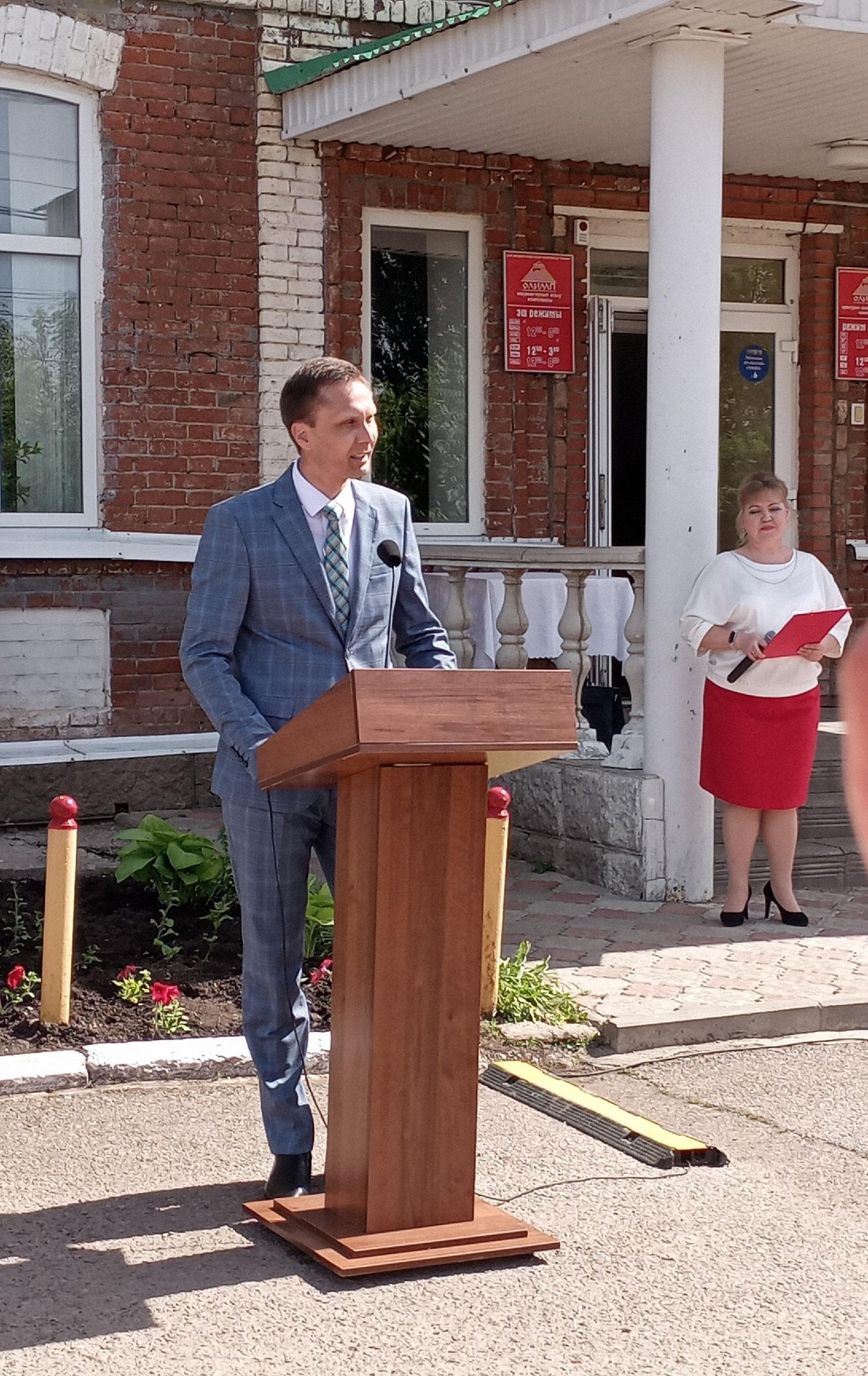 Пелепейĕнче К.В. Иванова халалласа барельеф уçрĕç