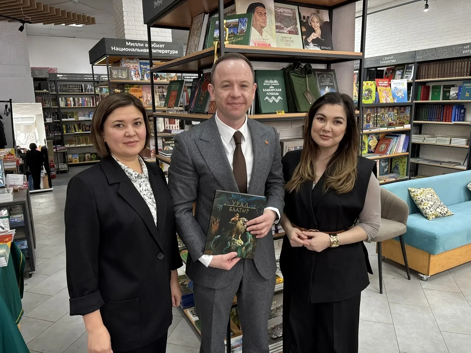 Зампред правительства Челябинской области посетил магазин "Китап"