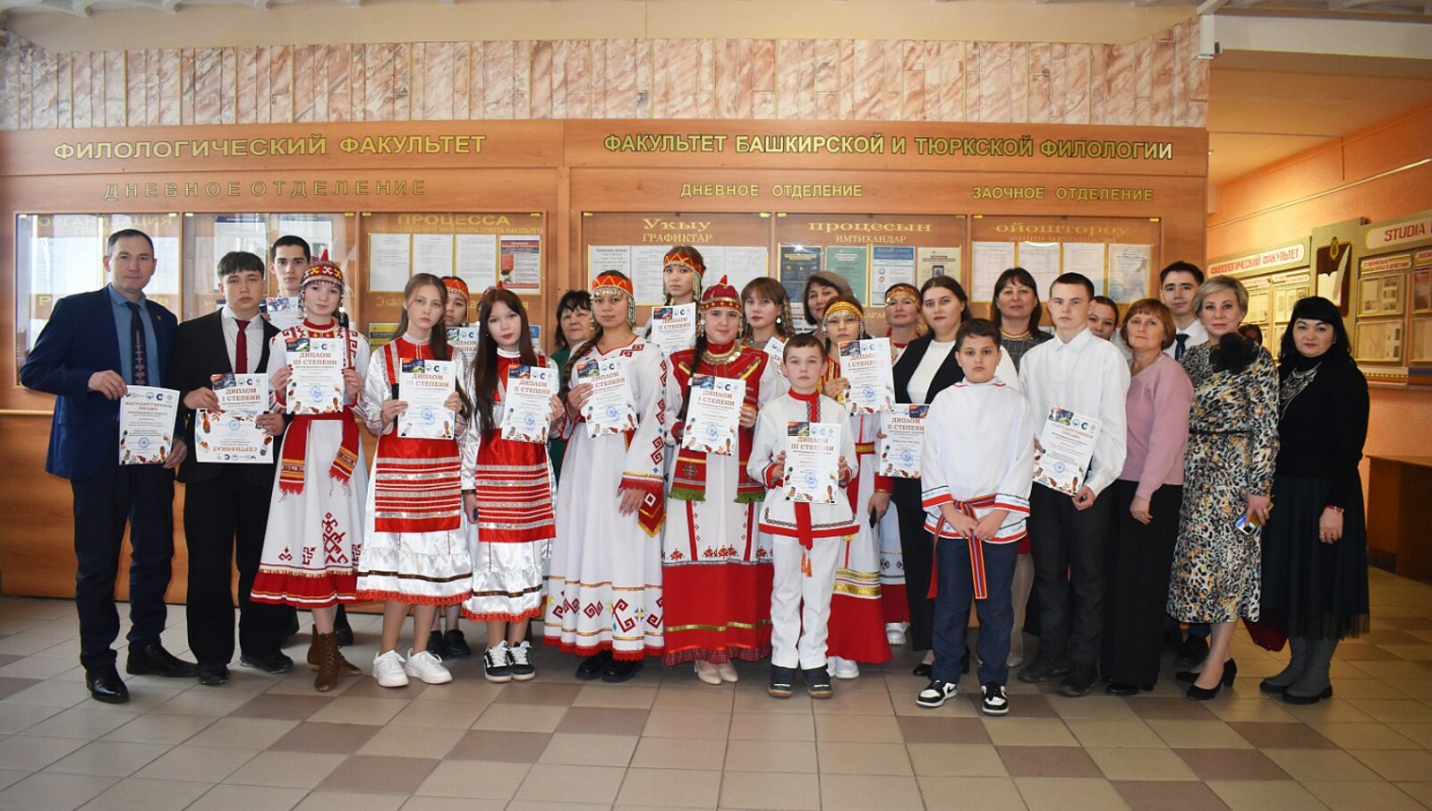 Тăван чĕлхепе калаçма, тăван чĕлхепе çырма нихăçан та кая мар