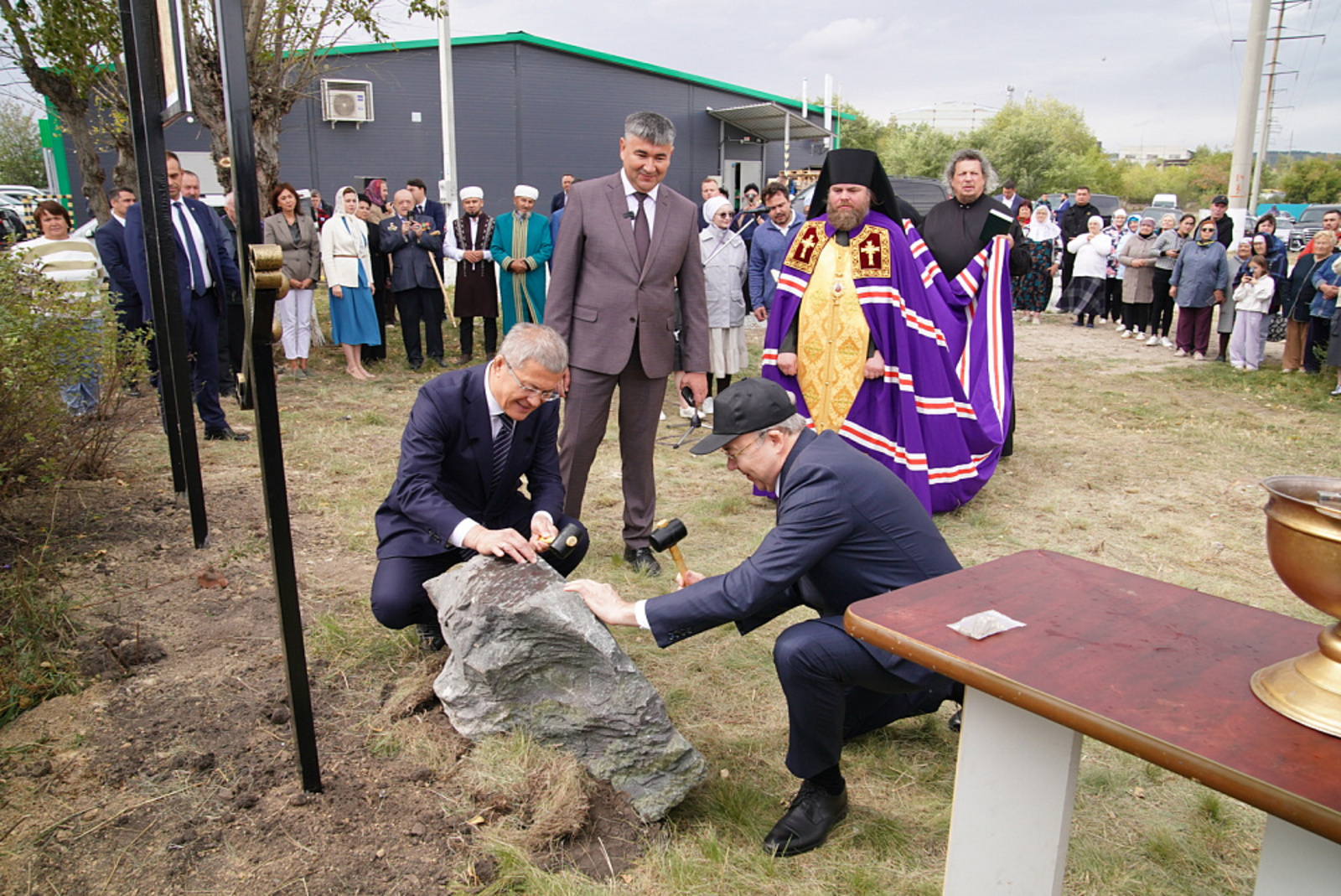 Баймак районĕнче çĕнĕ мечĕт тата чиркÿ хăпартĕç