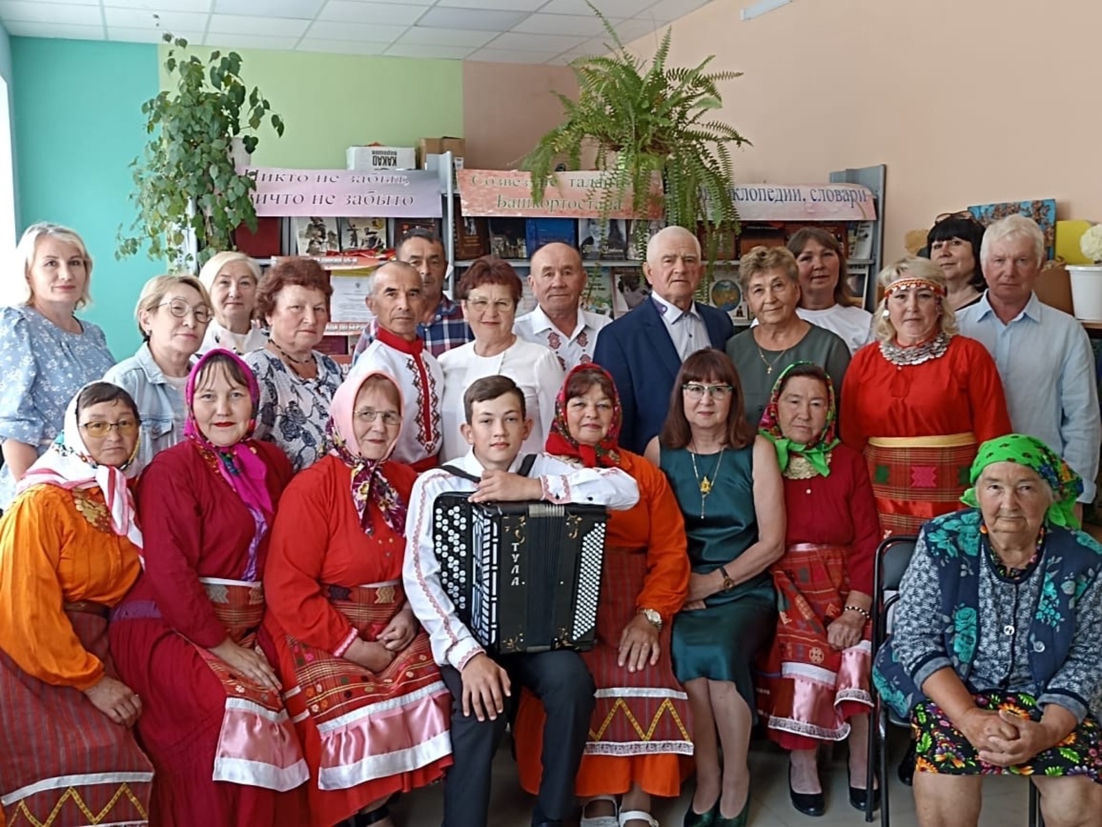 Дина Гаврилова çыравçăпа тĕл пулни.  Хушăлкара çуралнă ыйтусемпе хуравсем