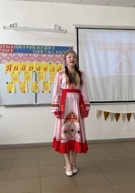 Конкурса хутшăннисем Яков Ухсай сăввисене вуларĕç