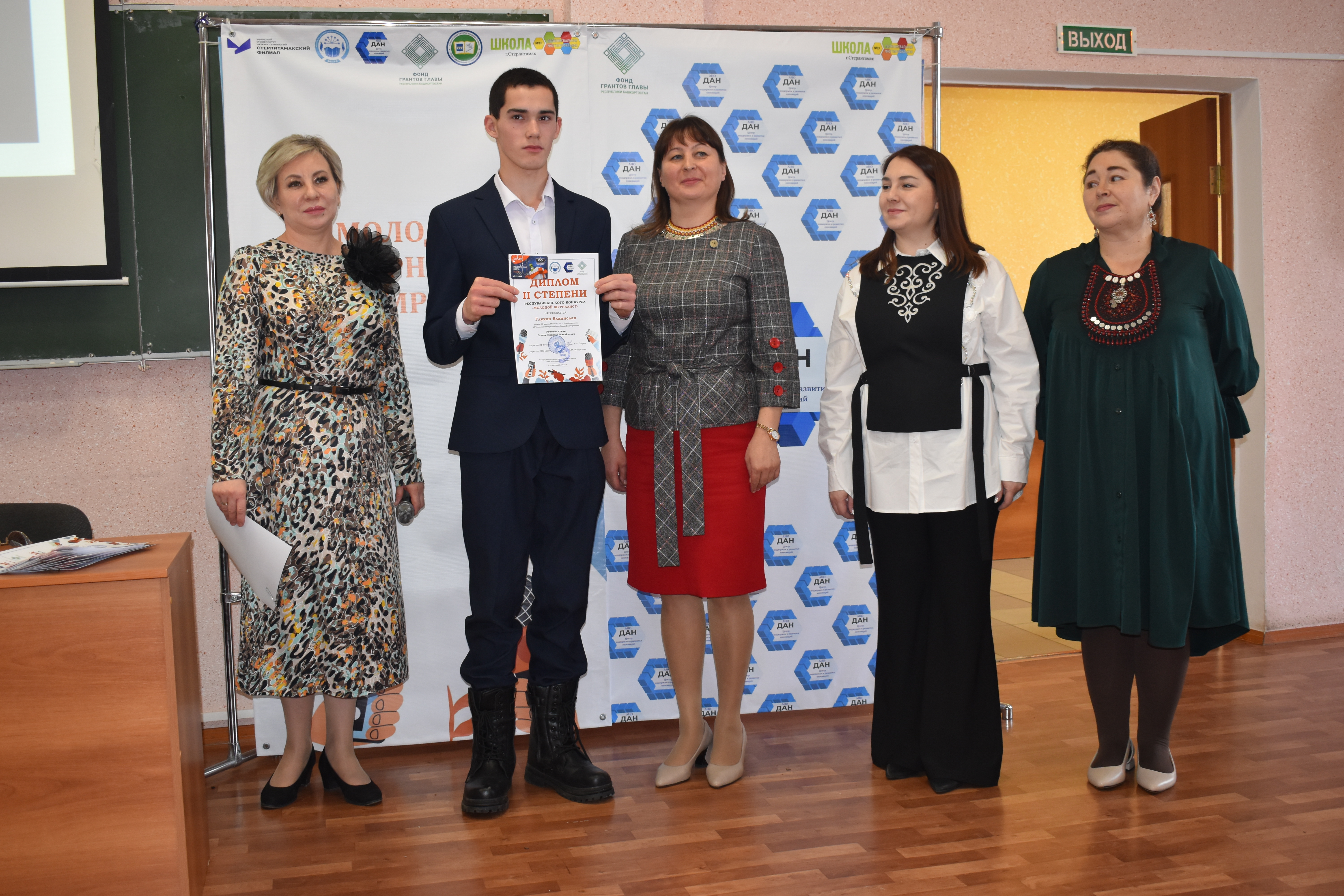 Тăван чĕлхепе калаçма, тăван чĕлхепе çырма нихăçан та кая мар