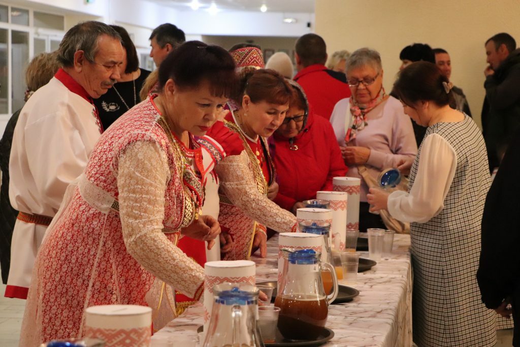 Ĕçчен халăх уявсăр пурăнаймасть