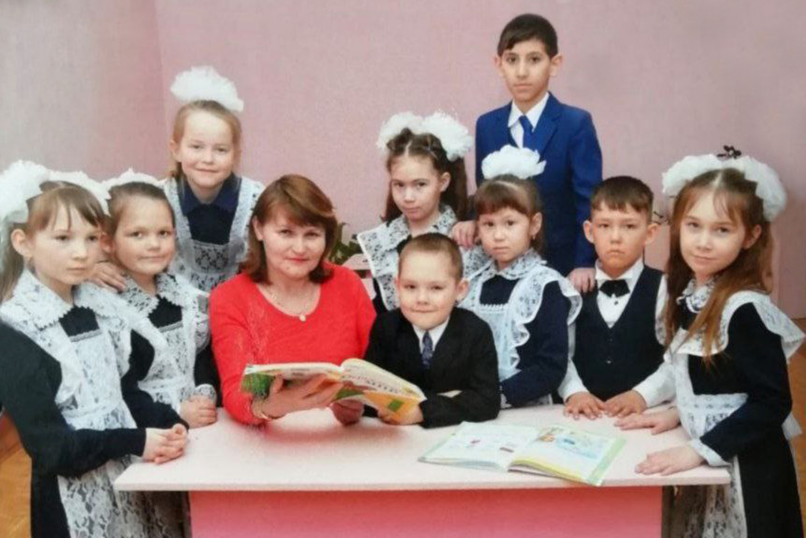 «Учитель, яту умĕнче  чĕркуçленсе ларма ирĕк пар...»