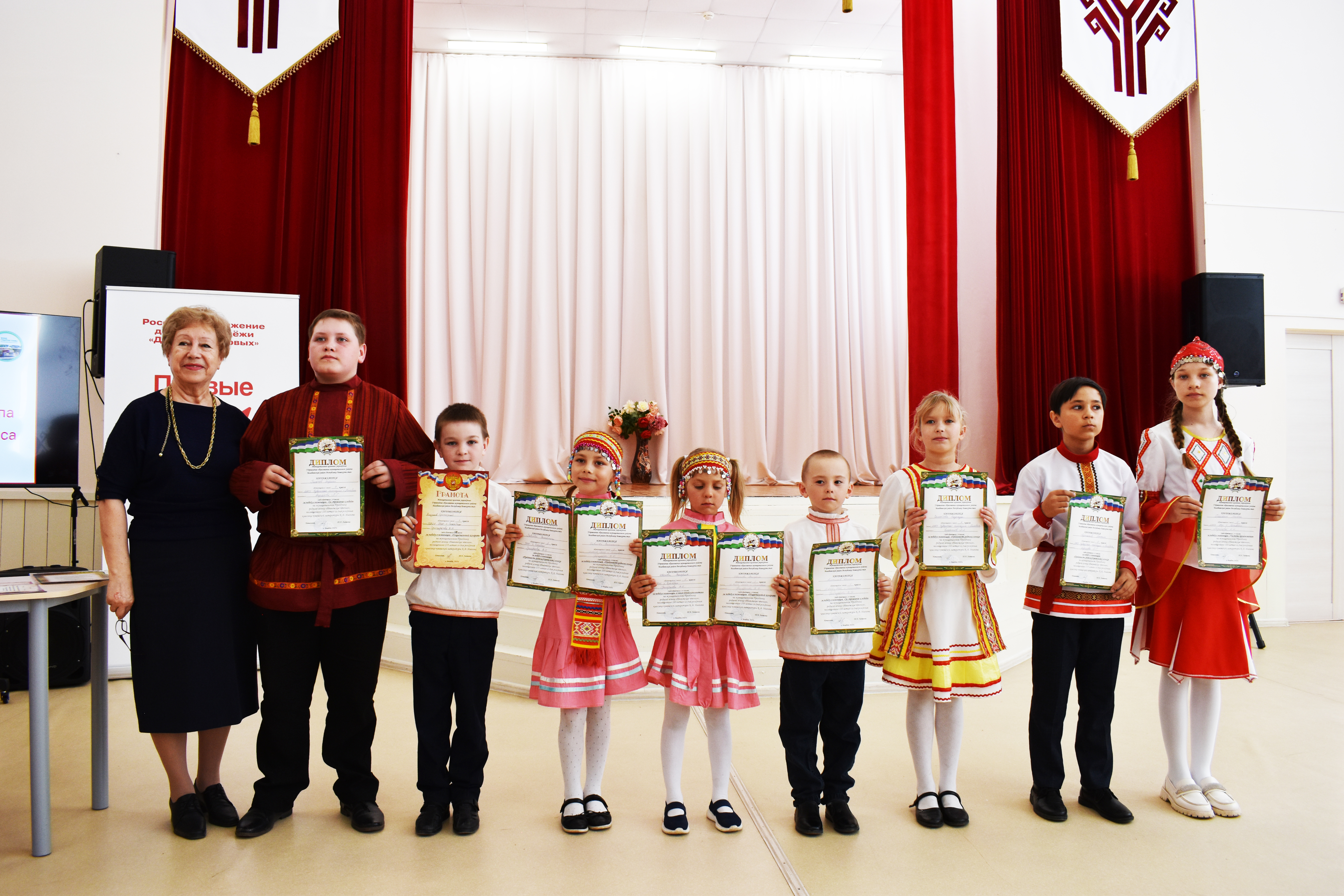 Сăвă урлă чĕлхемĕр пуянлăхне, илемне кăтартса пачĕç