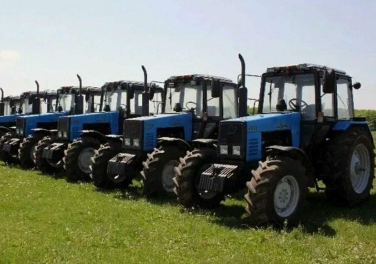 Машинăпа трактор паркĕсем çĕнĕ техникăпа пуянланнă