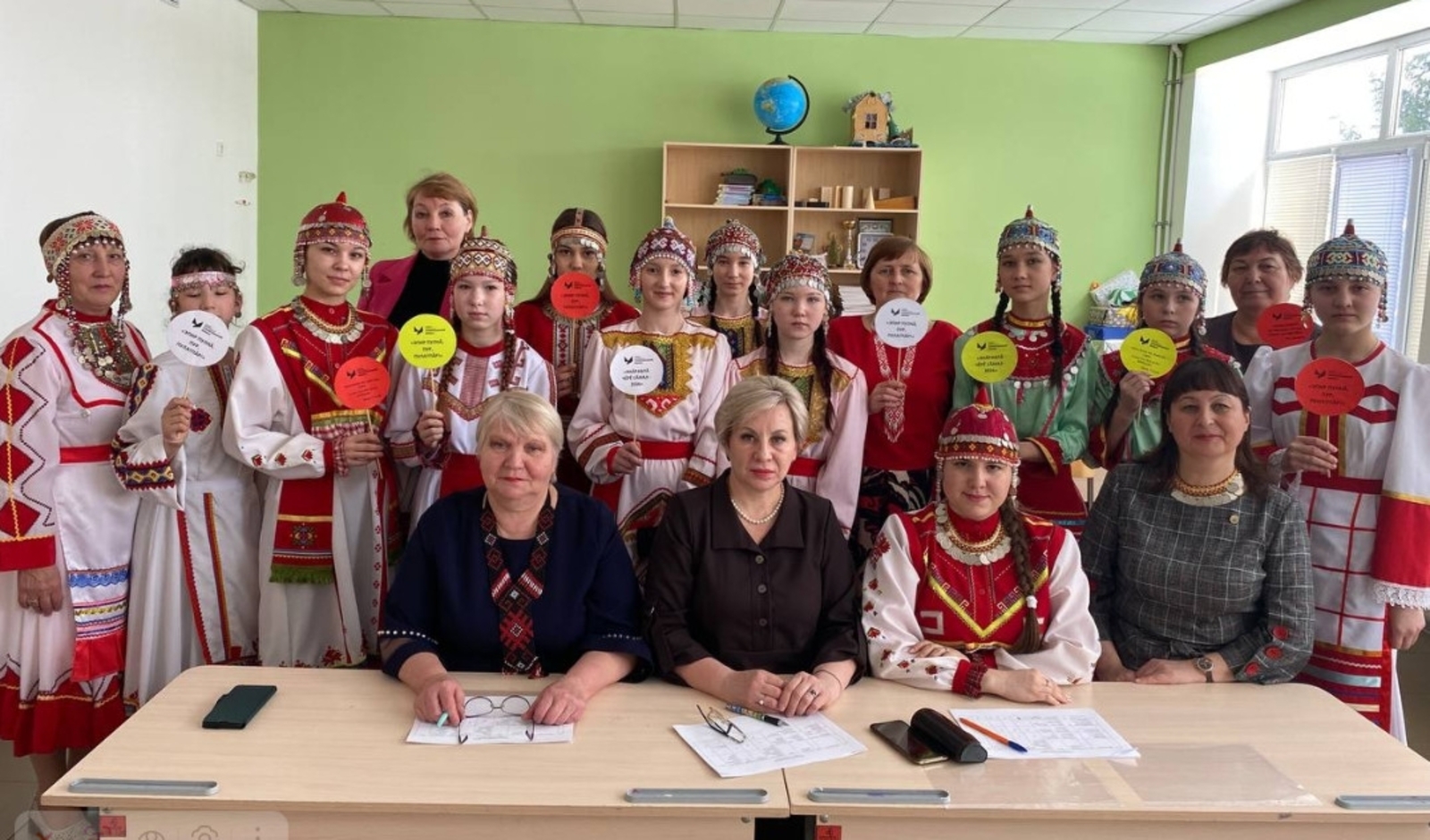 Конкурса хутшăннисем Яков Ухсай сăввисене вуларĕç