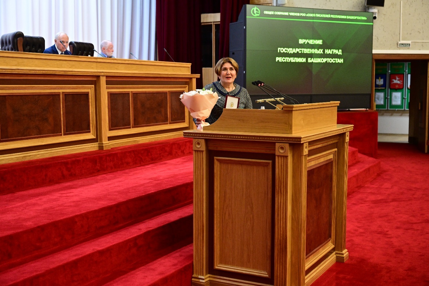 Лариса Абдуллина çыравçа «Пушкăртстан халăх поэчĕ» ята панă