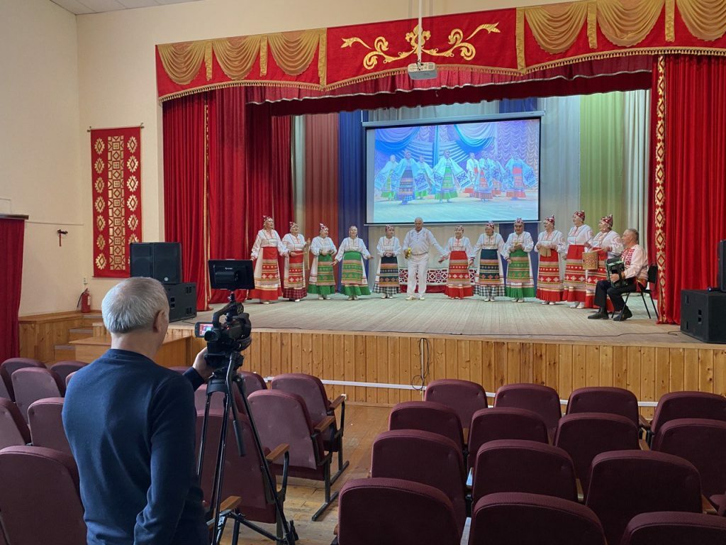 Кадрта – йăла-йĕркесем, чĕрере – иртнĕ кунсем