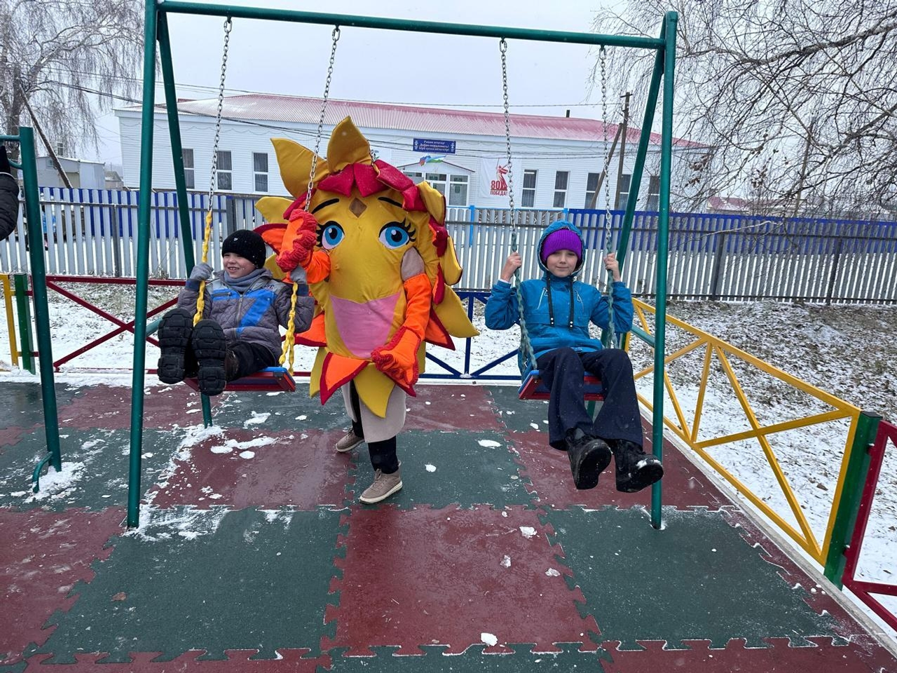 Тинĕскÿлте ача-пăча тата спорт лапамĕ уçнă