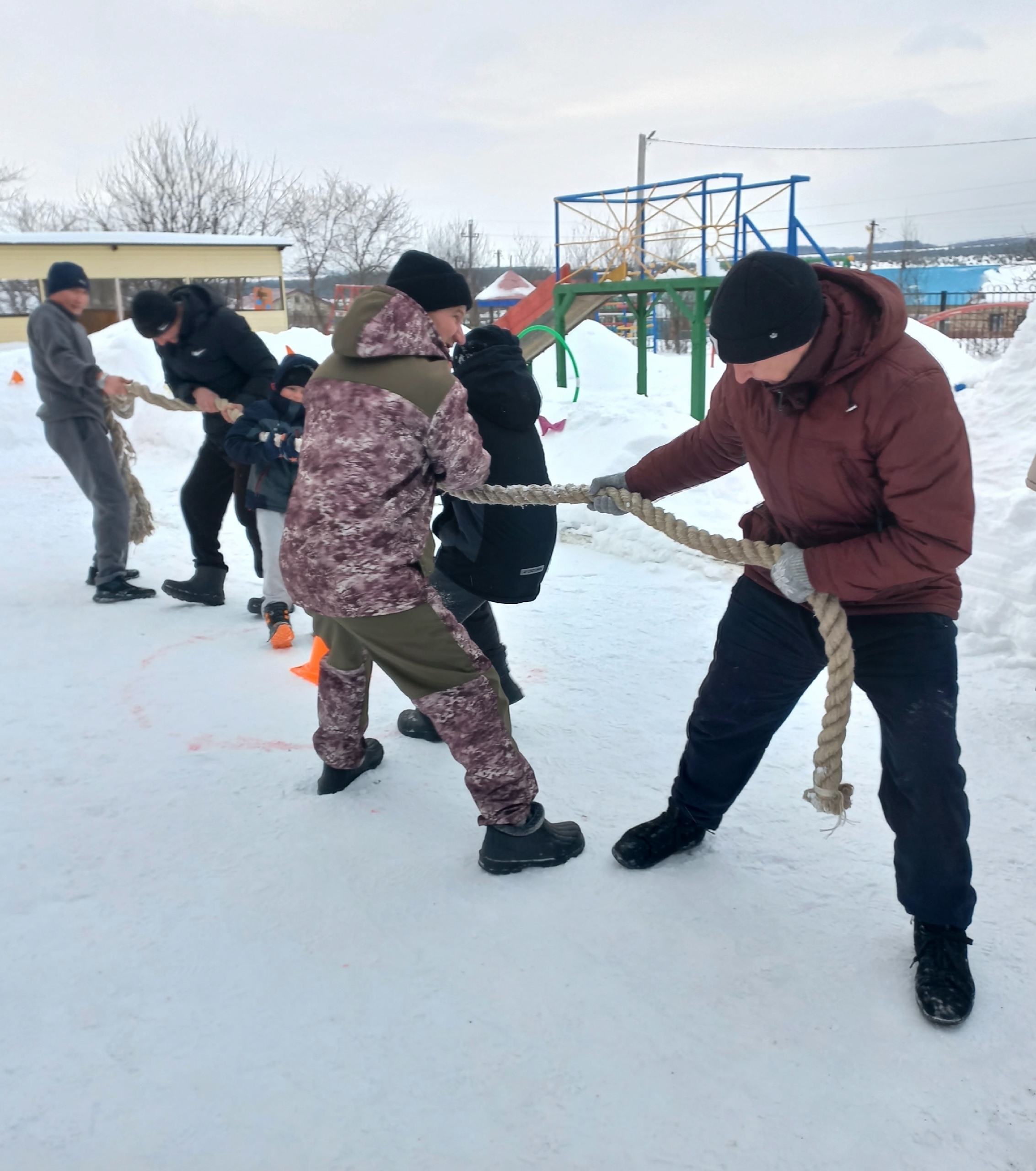 Атте, анне тата эпĕ – спортпа туслă çемье