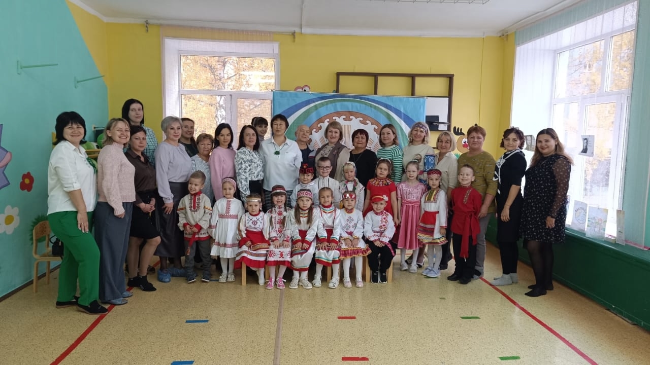 Шăпăрлансем илемлĕ вулав урлă  тăван тăрăха юратма хăнăхаççĕ