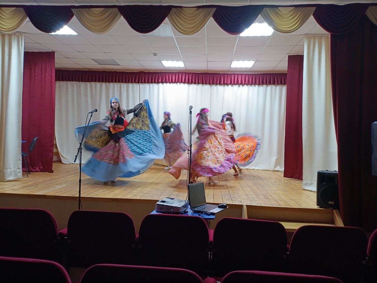 Кÿршĕ районти çынсене концертпа савăнтарчĕç