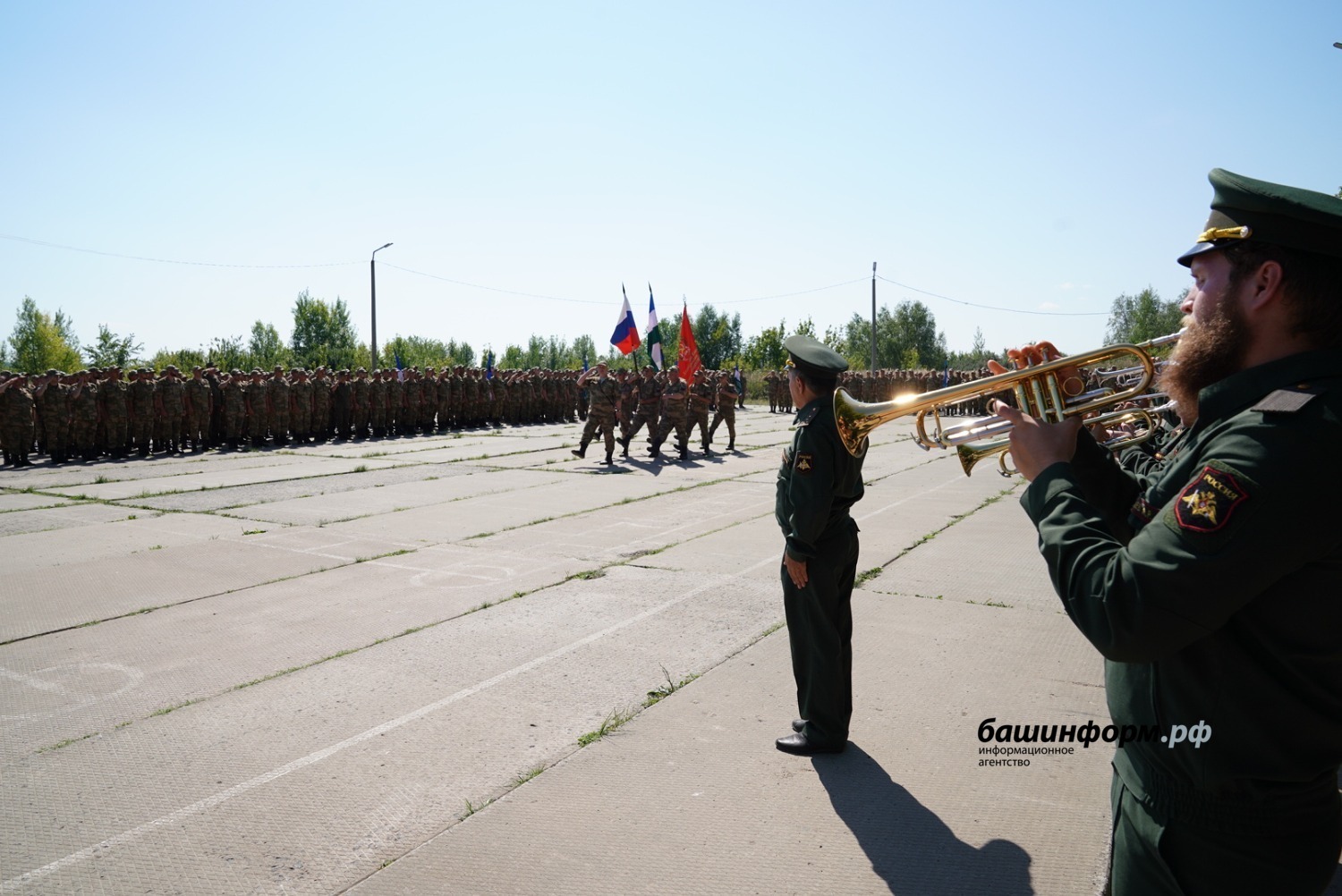 Радий Хабиров «Пушкăртстан» мотострелоксен полкĕнчи çар çыннисемпе тĕл пулнă