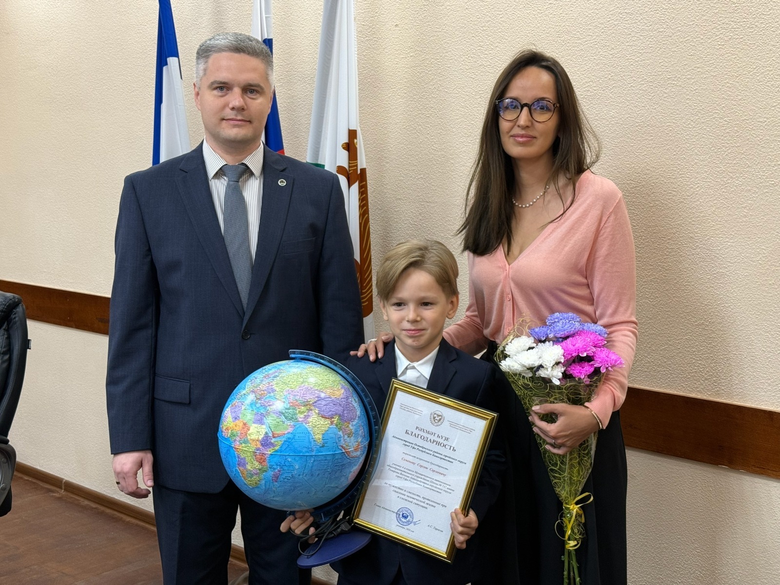 Ĕпхÿре ашшĕне çăлса хăварнă шкул ачине чысланă